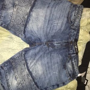 Jeans moto-style jean shorts